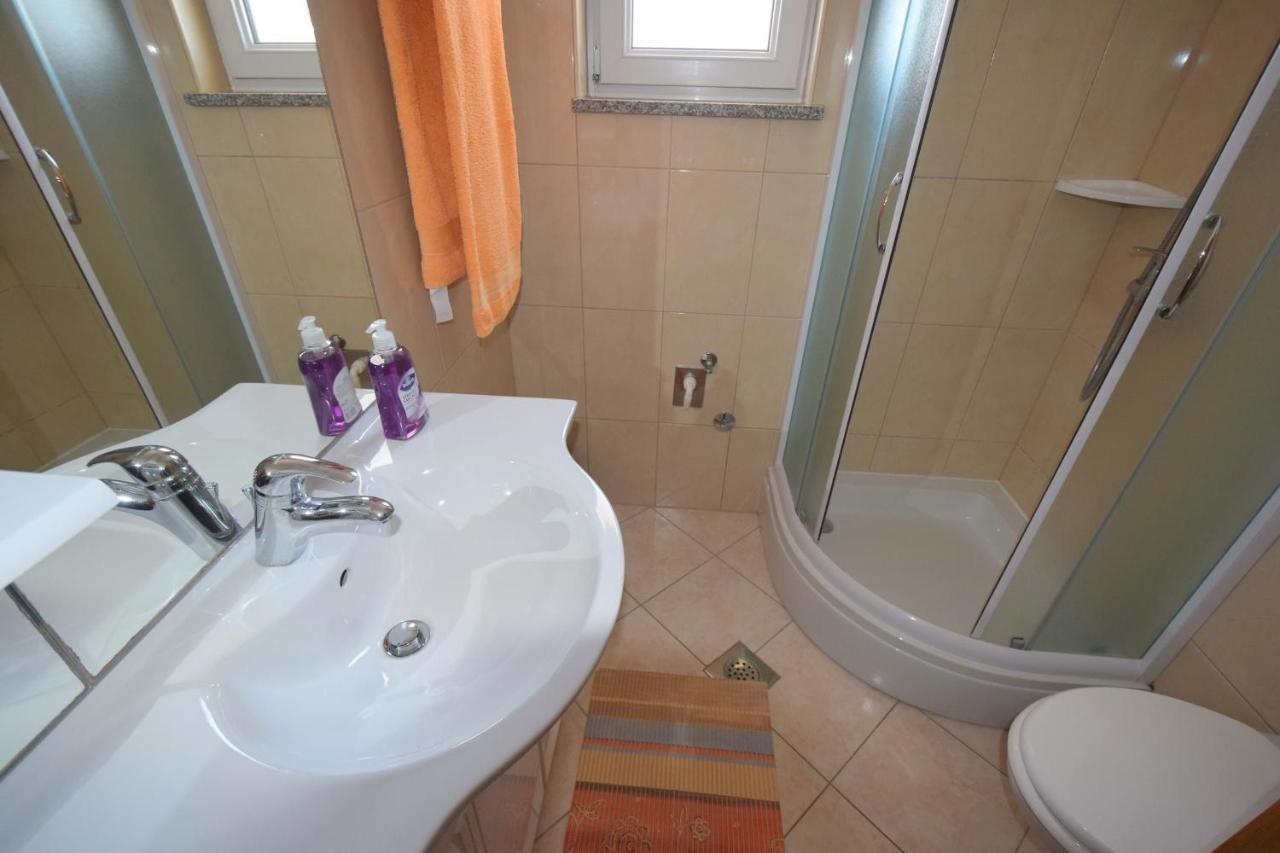 Apartments Gabrijel Малинска Екстериор снимка