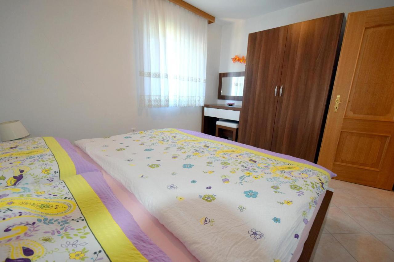 Apartments Gabrijel Малинска Екстериор снимка