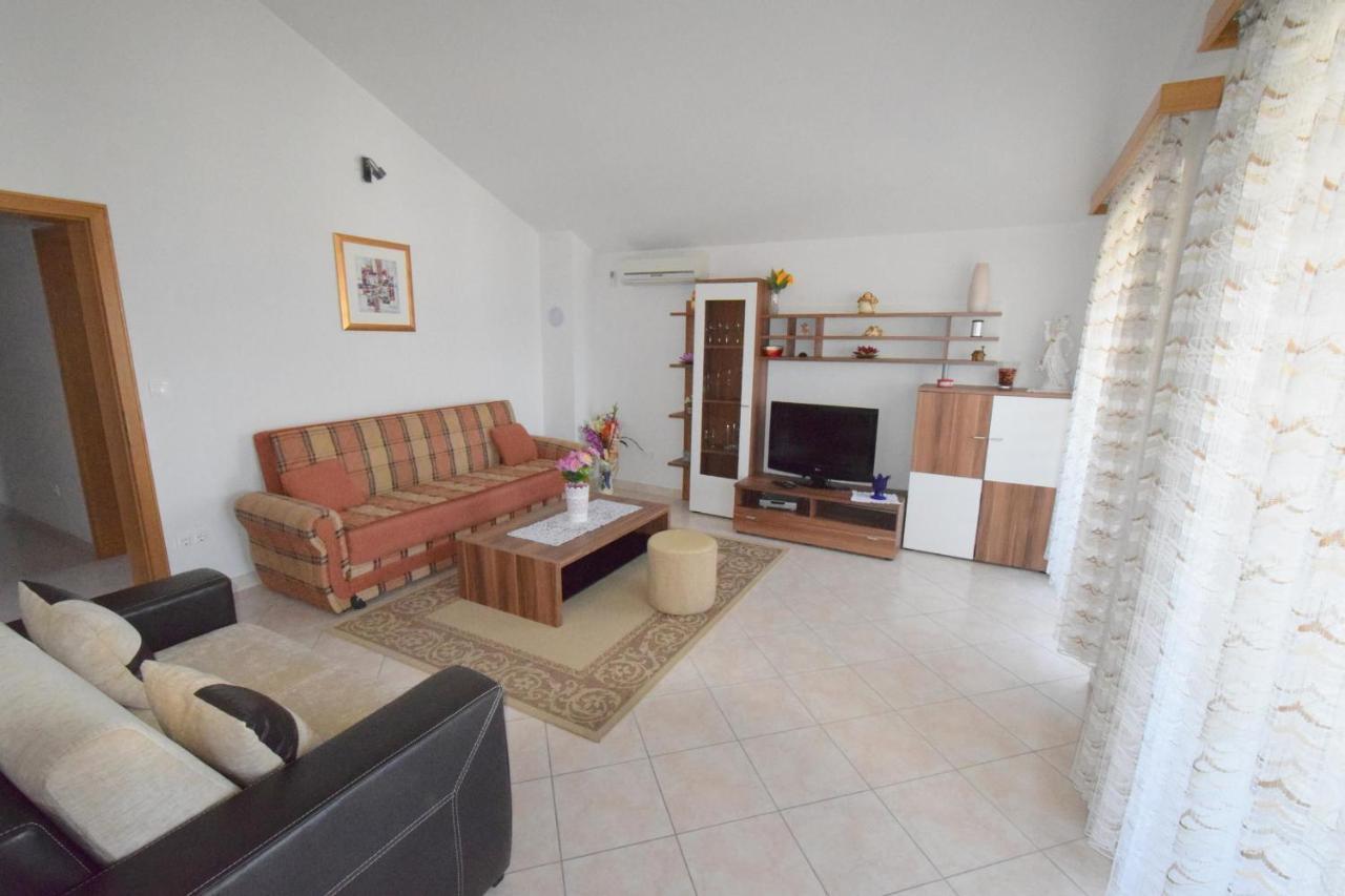 Apartments Gabrijel Малинска Екстериор снимка