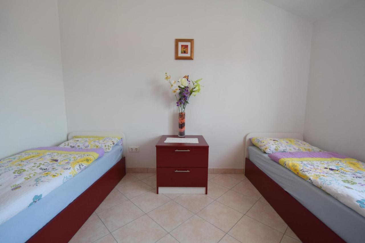 Apartments Gabrijel Малинска Екстериор снимка
